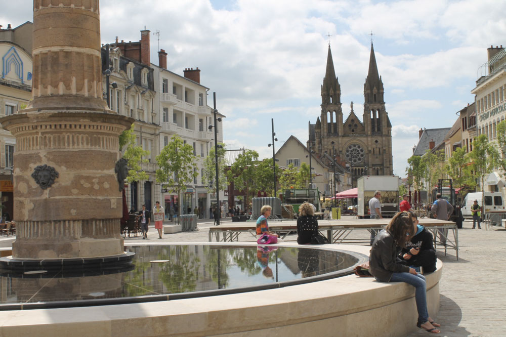 https://mdw-travel-data-us-east-1.s3.amazonaws.com/img/country/Switzerland/Moulins/img_01.jpg