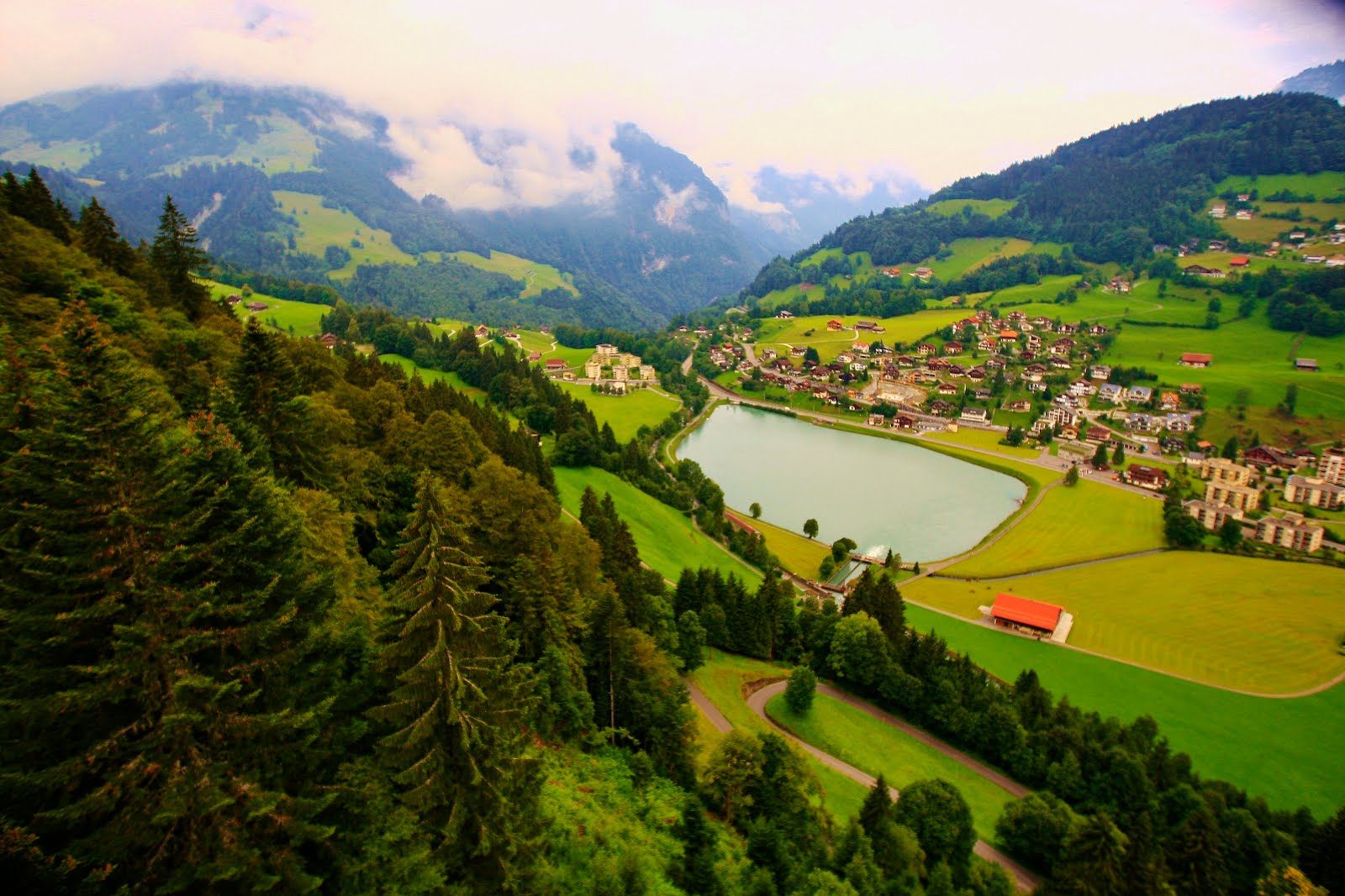 https://mdw-travel-data-us-east-1.s3.amazonaws.com/img/country/Switzerland/Mount-Titlis/img_03.jpg