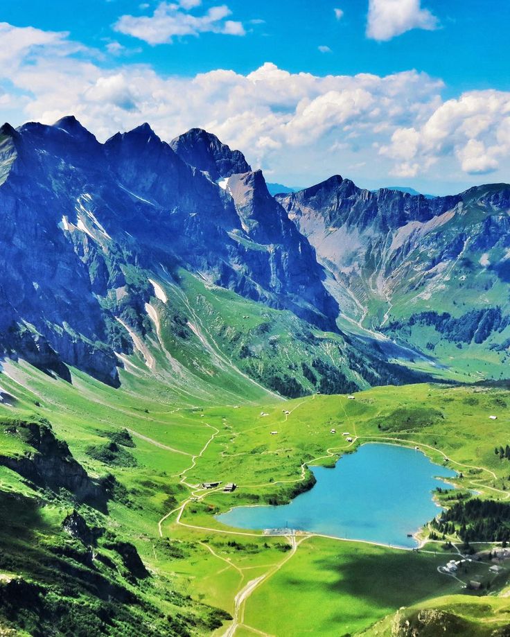 https://mdw-travel-data-us-east-1.s3.amazonaws.com/img/country/Switzerland/Mount-Titlis/img_05.jpg