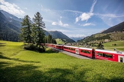 https://mdw-travel-data-us-east-1.s3.amazonaws.com/img/country/Switzerland/Mountain-Railways-of-Switzerland/img_01.jpg