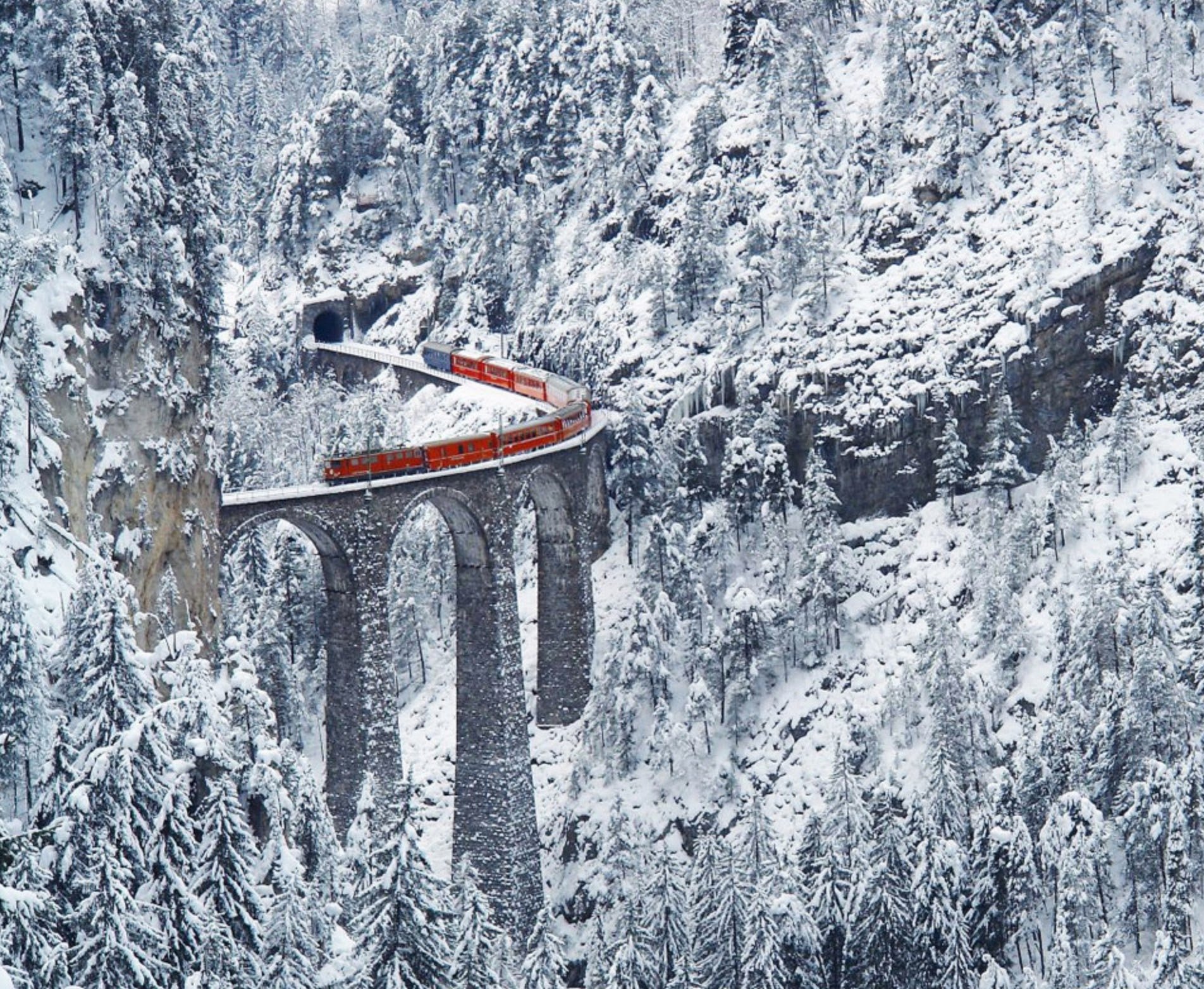 https://mdw-travel-data-us-east-1.s3.amazonaws.com/img/country/Switzerland/Mountain-Railways-of-Switzerland/img_02.jpg