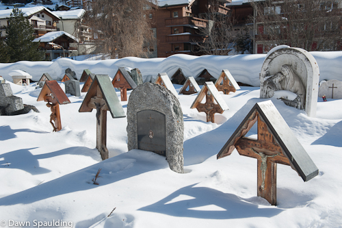 https://mdw-travel-data-us-east-1.s3.amazonaws.com/img/country/Switzerland/Mountaineers-Cemetery/img_03.jpg