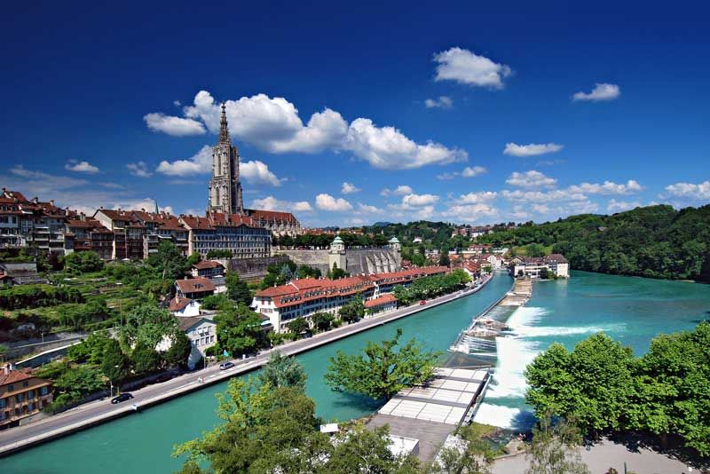 https://mdw-travel-data-us-east-1.s3.amazonaws.com/img/country/Switzerland/Munster-Cathedral/img_00.jpg