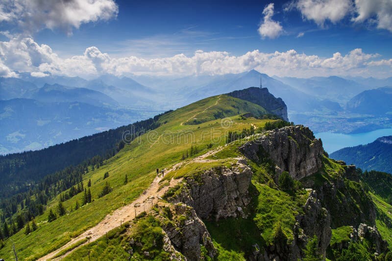 https://mdw-travel-data-us-east-1.s3.amazonaws.com/img/country/Switzerland/Niederhorn/img_01.jpg