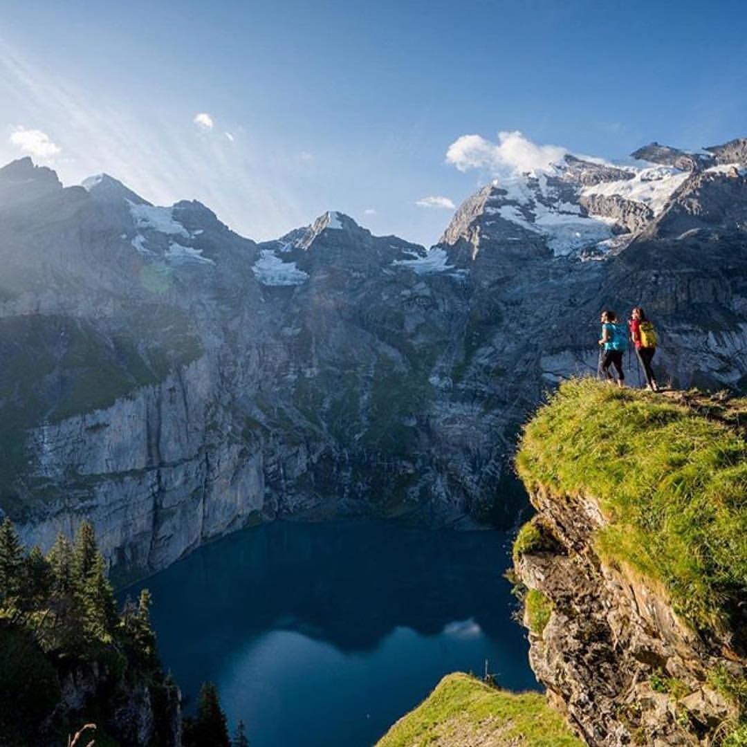 https://mdw-travel-data-us-east-1.s3.amazonaws.com/img/country/Switzerland/Oeschinensee/img_03.jpg
