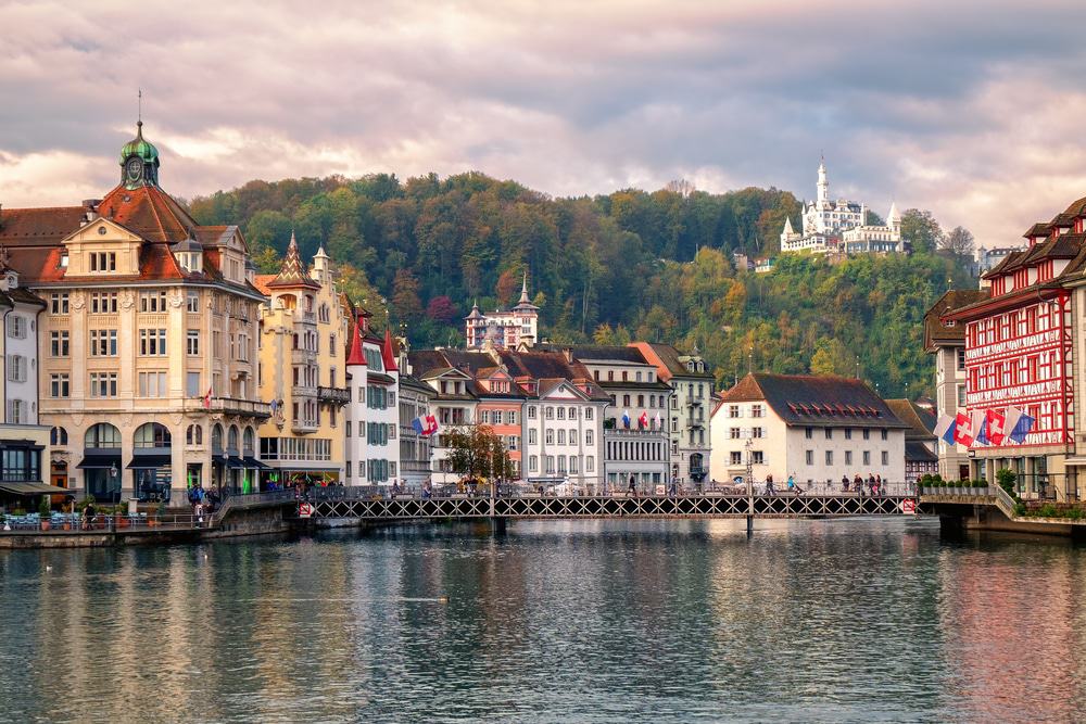 https://mdw-travel-data-us-east-1.s3.amazonaws.com/img/country/Switzerland/Old-Town/img_01.jpg