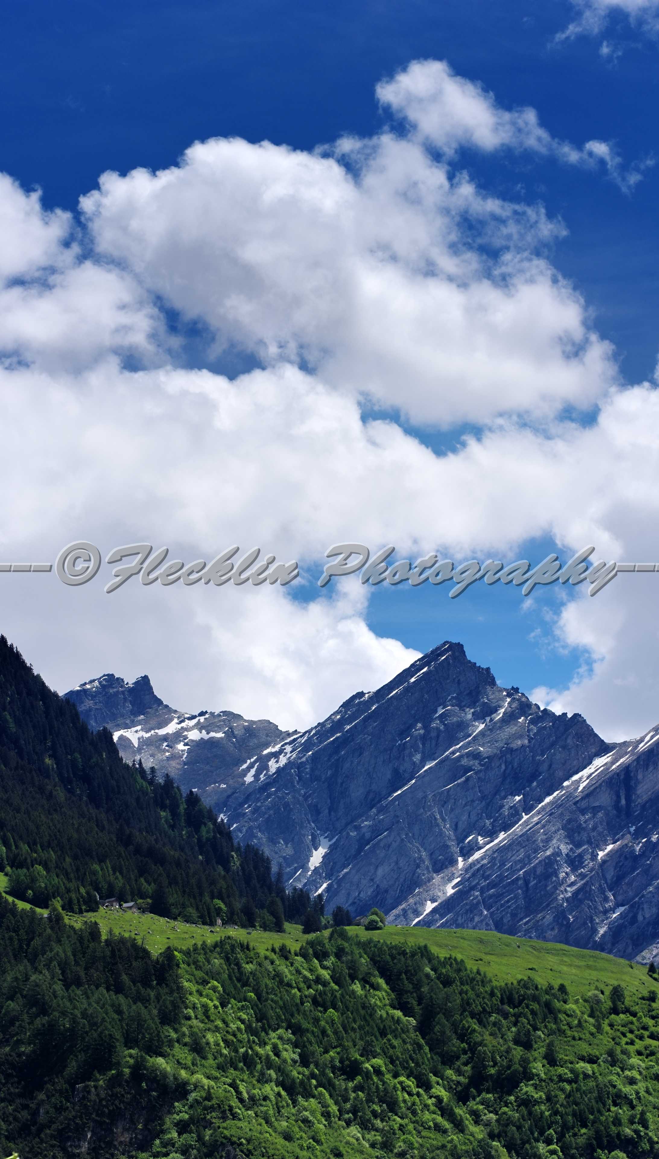 https://mdw-travel-data-us-east-1.s3.amazonaws.com/img/country/Switzerland/Olivone/img_02.jpg