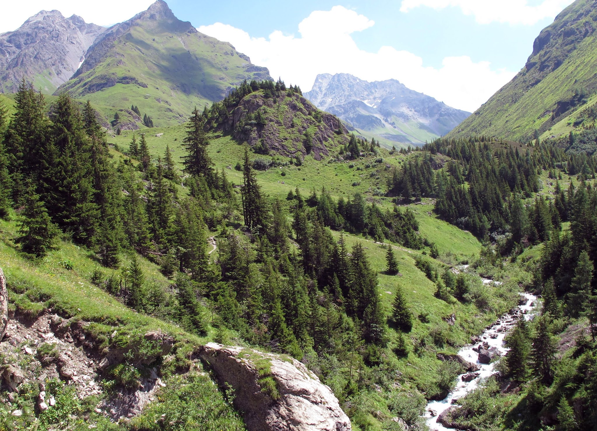 https://mdw-travel-data-us-east-1.s3.amazonaws.com/img/country/Switzerland/Parc-Ela/img_01.jpg