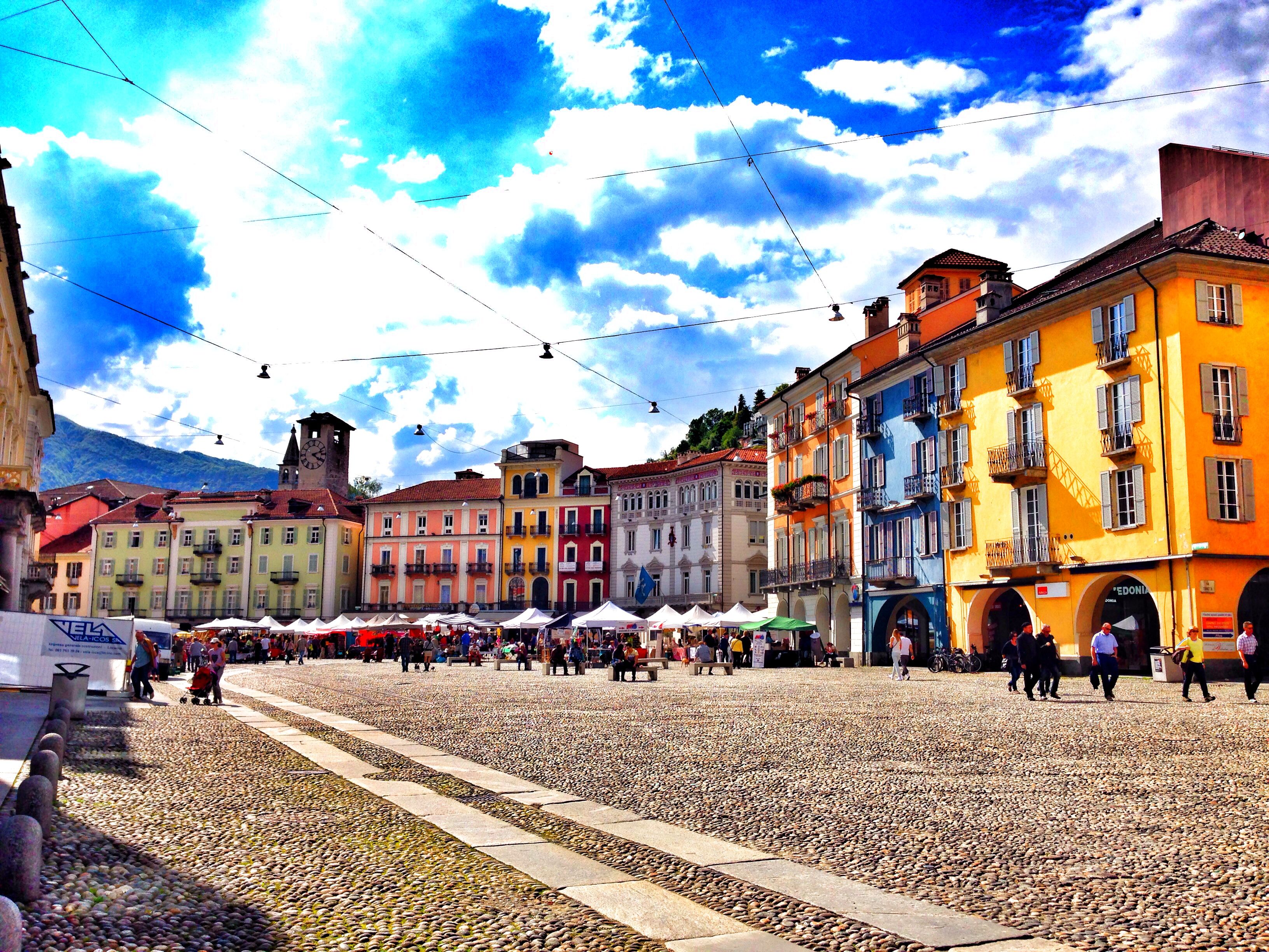 https://mdw-travel-data-us-east-1.s3.amazonaws.com/img/country/Switzerland/Piazza-Grande-Locarno/img_01.jpg