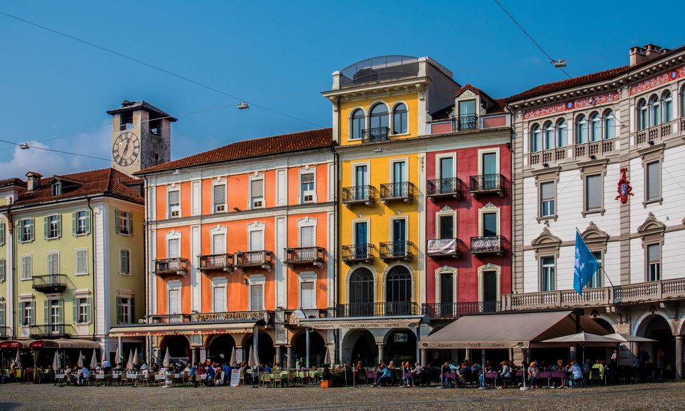 https://mdw-travel-data-us-east-1.s3.amazonaws.com/img/country/Switzerland/Piazza-Grande-Locarno/img_03.jpg
