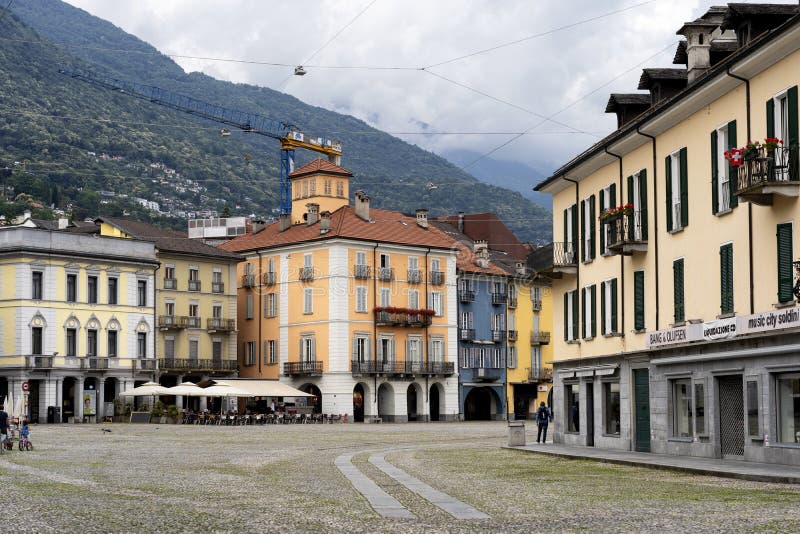 https://mdw-travel-data-us-east-1.s3.amazonaws.com/img/country/Switzerland/Piazza-Grande/img_00.jpg