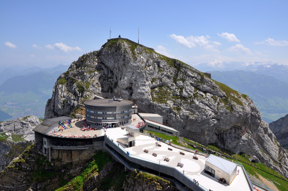 https://mdw-travel-data-us-east-1.s3.amazonaws.com/img/country/Switzerland/Pilatus/img_03.jpg