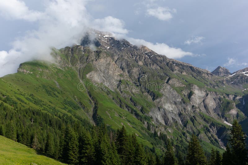 https://mdw-travel-data-us-east-1.s3.amazonaws.com/img/country/Switzerland/Piz-Beverin/img_01.jpg