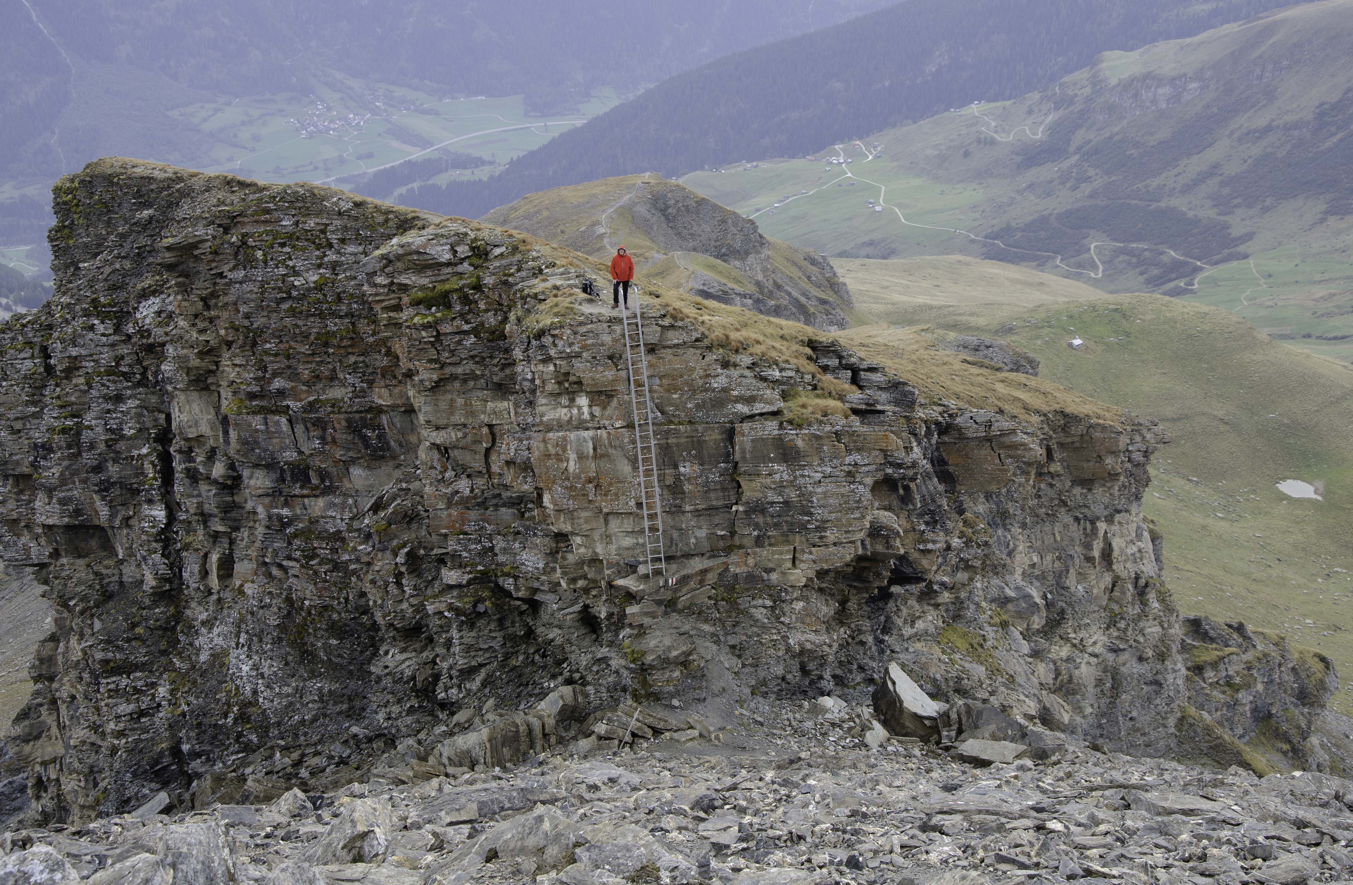 https://mdw-travel-data-us-east-1.s3.amazonaws.com/img/country/Switzerland/Piz-Beverin/img_02.jpg