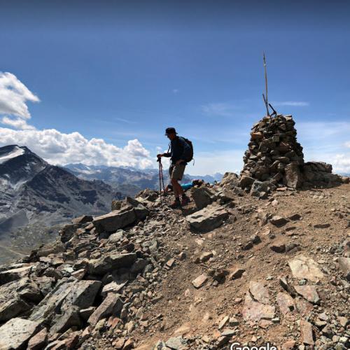 https://mdw-travel-data-us-east-1.s3.amazonaws.com/img/country/Switzerland/Piz-Surlej/img_01.jpg