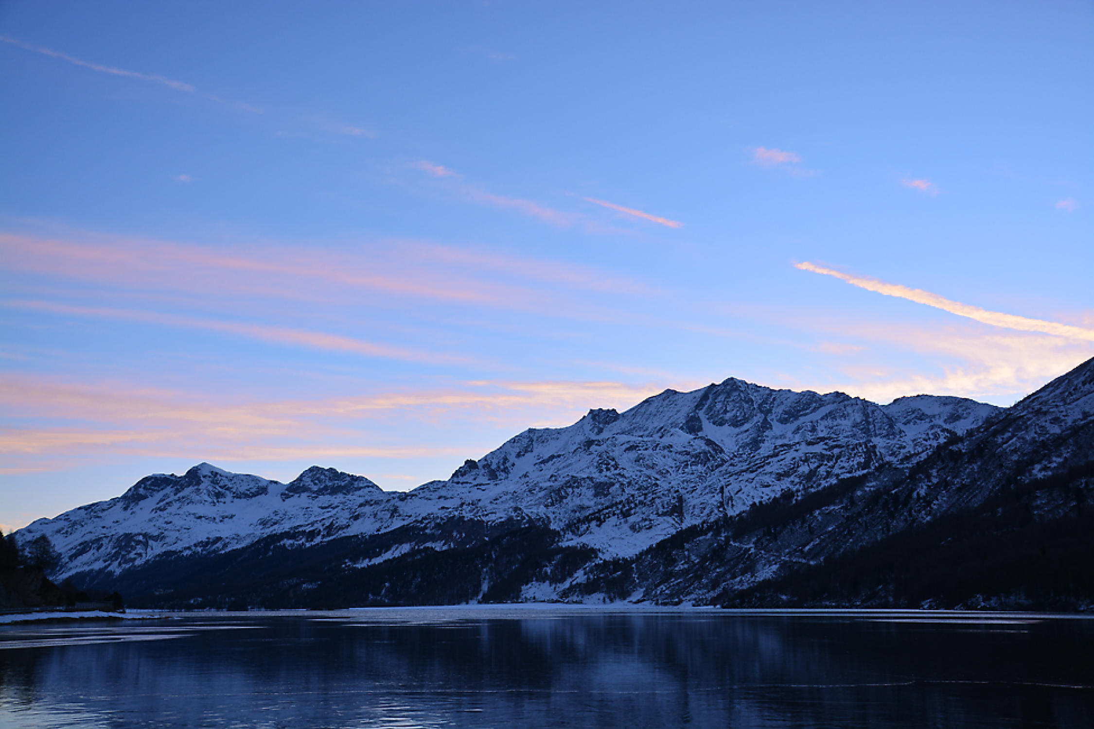 https://mdw-travel-data-us-east-1.s3.amazonaws.com/img/country/Switzerland/Piz-Surlej/img_02.jpg