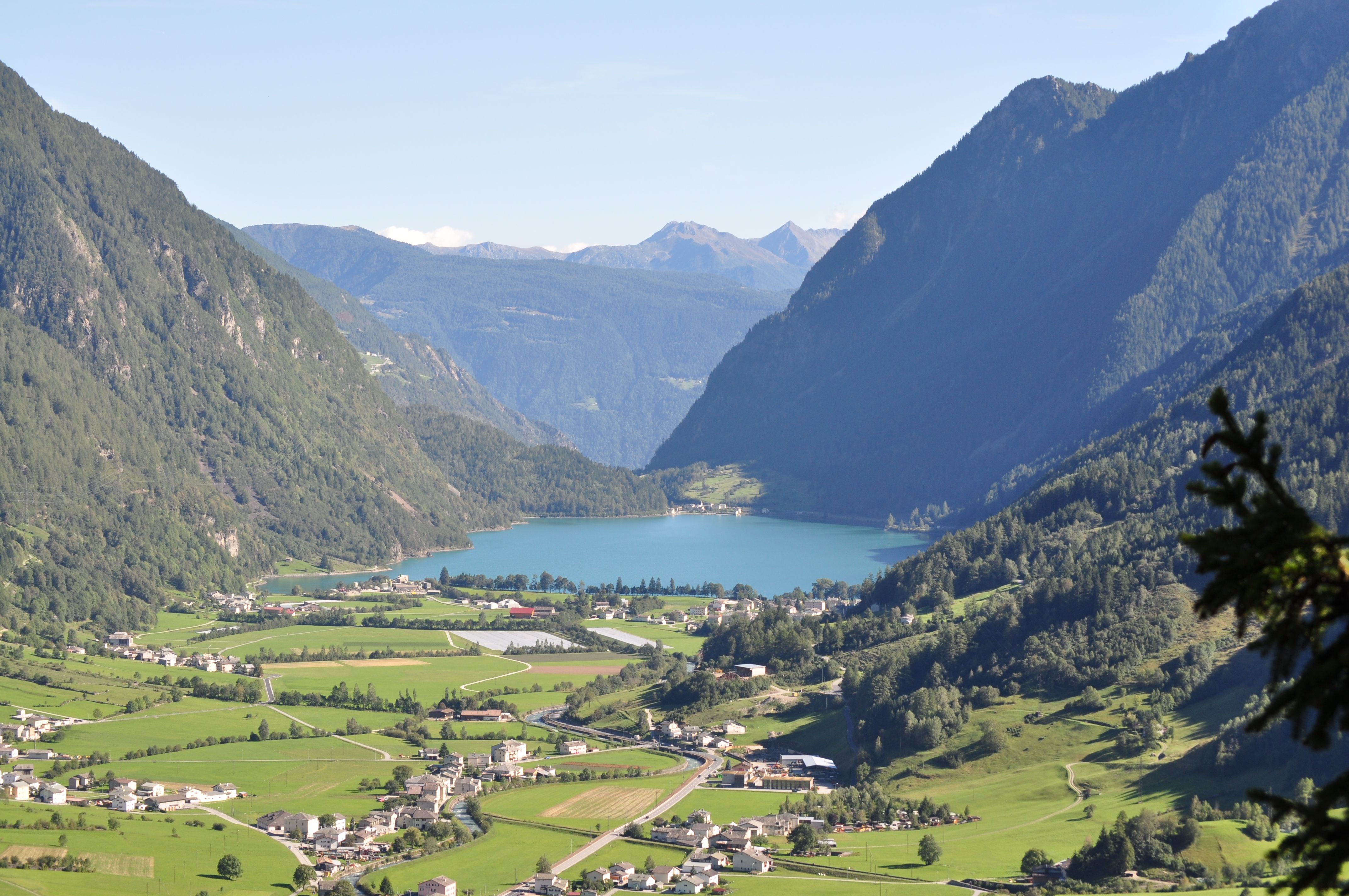 https://mdw-travel-data-us-east-1.s3.amazonaws.com/img/country/Switzerland/Poschiavo/img_02.jpg