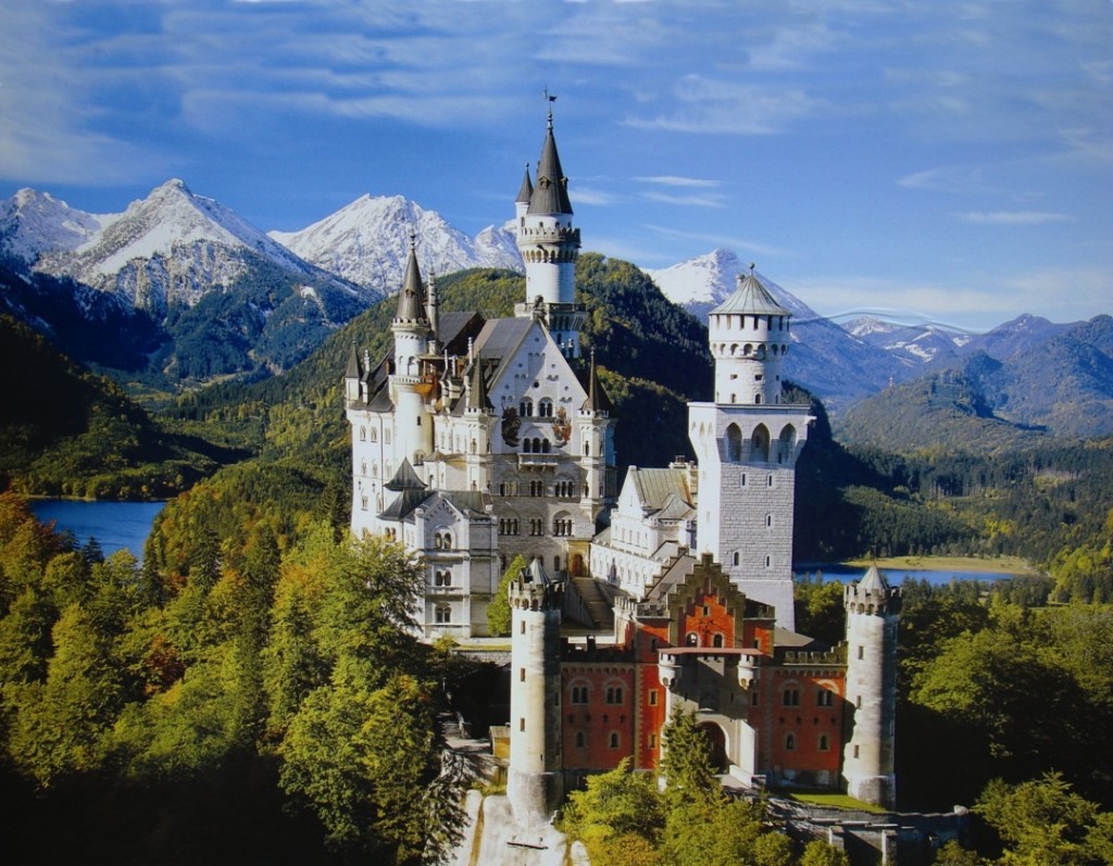 https://mdw-travel-data-us-east-1.s3.amazonaws.com/img/country/Switzerland/Princes-Castle/img_01.jpg