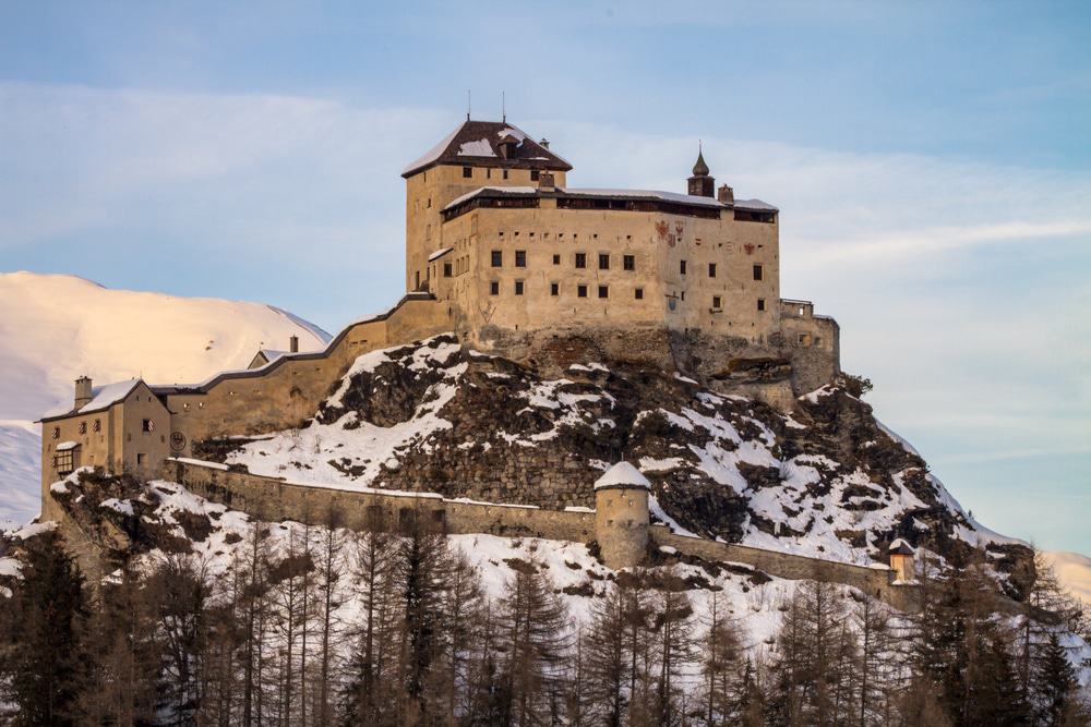 https://mdw-travel-data-us-east-1.s3.amazonaws.com/img/country/Switzerland/Princes-Castle/img_02.jpg