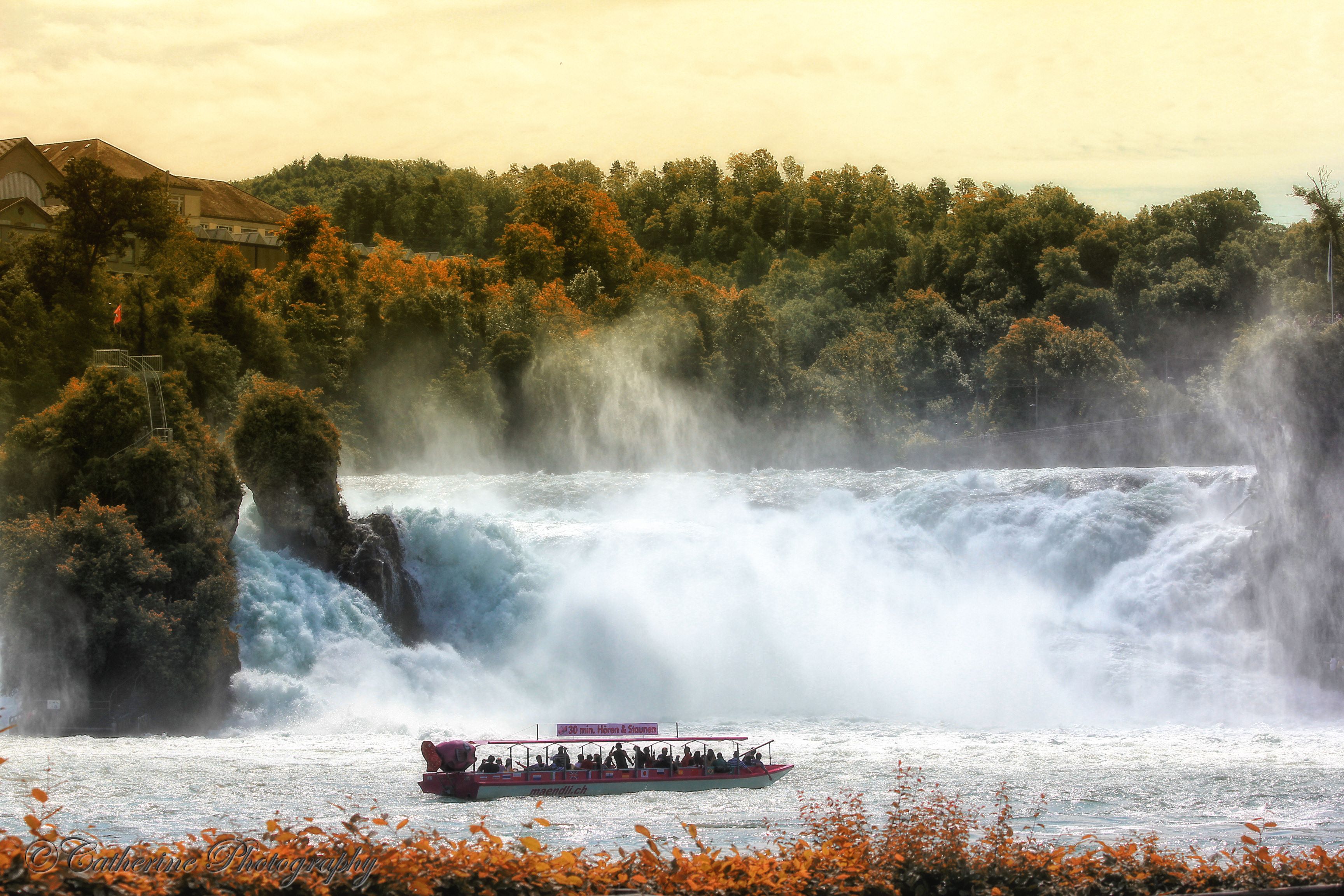 https://mdw-travel-data-us-east-1.s3.amazonaws.com/img/country/Switzerland/Rhine-Falls/img_03.jpg