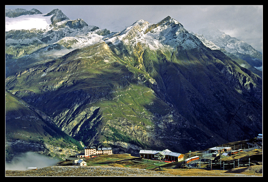 https://mdw-travel-data-us-east-1.s3.amazonaws.com/img/country/Switzerland/Riffelberg-Express/img_00.jpg