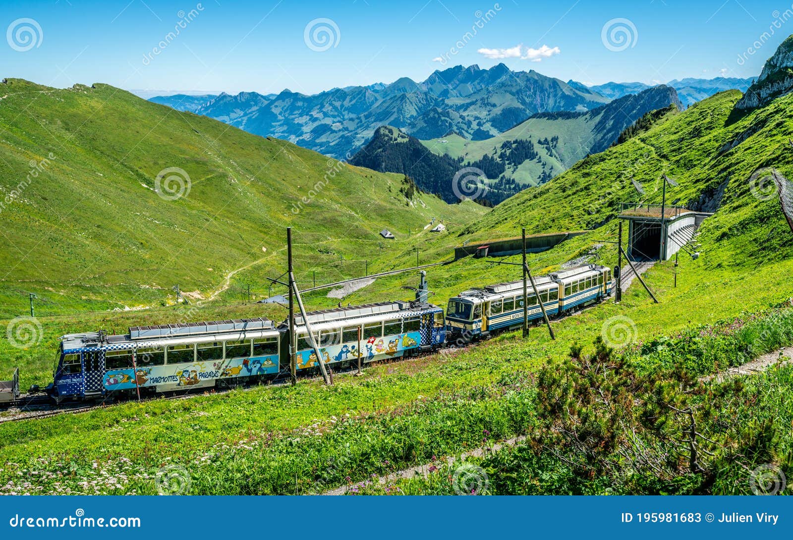 https://mdw-travel-data-us-east-1.s3.amazonaws.com/img/country/Switzerland/Rochers-de-Naye-Panoramic-Train/img_02.jpg