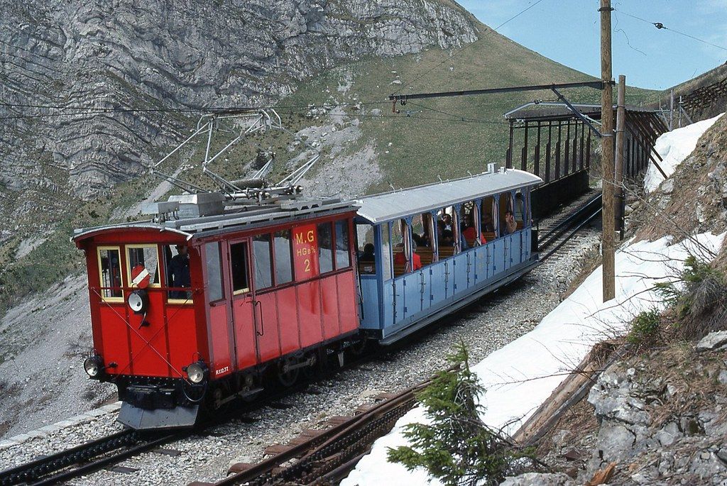 https://mdw-travel-data-us-east-1.s3.amazonaws.com/img/country/Switzerland/Rochers-de-Naye-Train/img_01.jpg