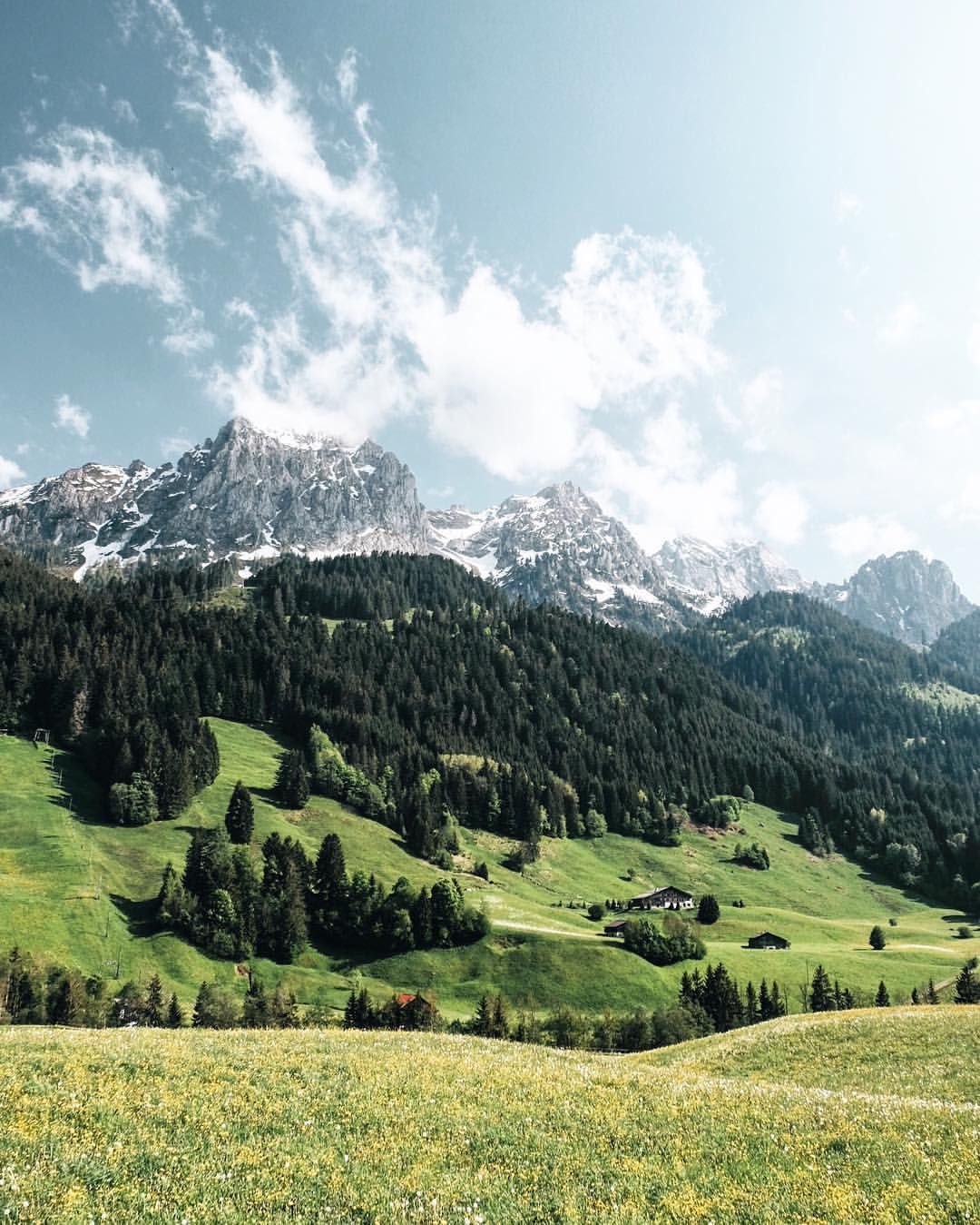 https://mdw-travel-data-us-east-1.s3.amazonaws.com/img/country/Switzerland/Rougemont/img_02.jpg