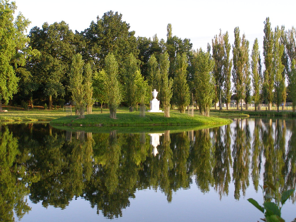 https://mdw-travel-data-us-east-1.s3.amazonaws.com/img/country/Switzerland/Rousseau-Island/img_03.jpg