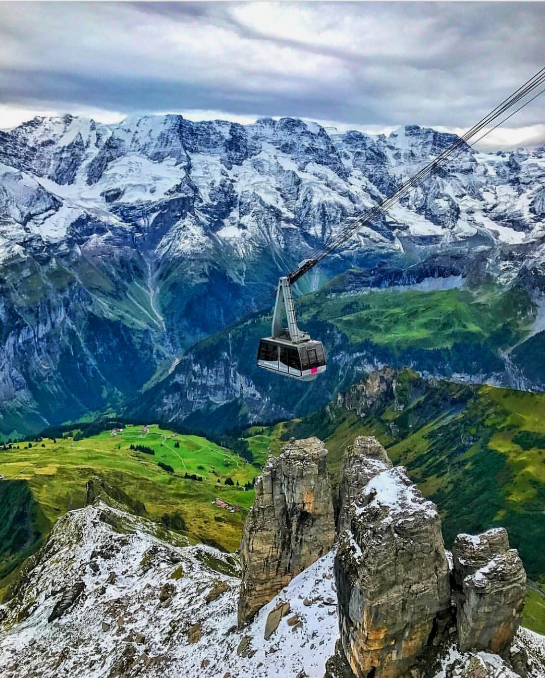 https://mdw-travel-data-us-east-1.s3.amazonaws.com/img/country/Switzerland/Schilthorn/img_00.jpg