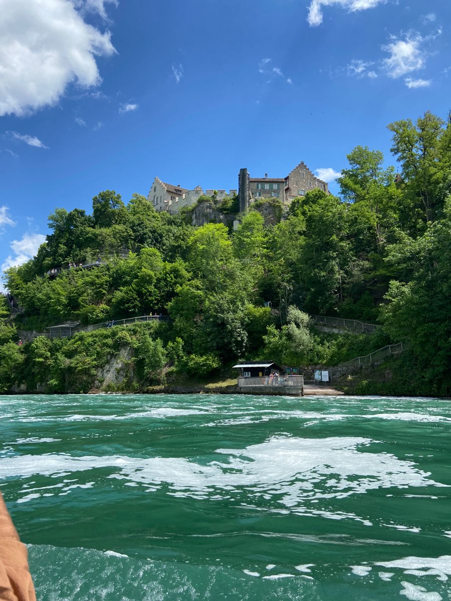 https://mdw-travel-data-us-east-1.s3.amazonaws.com/img/country/Switzerland/Schlossli-Uebeschisee/img_03.jpg