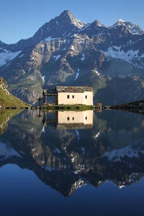 https://mdw-travel-data-us-east-1.s3.amazonaws.com/img/country/Switzerland/Schwarzsee/img_02.jpg