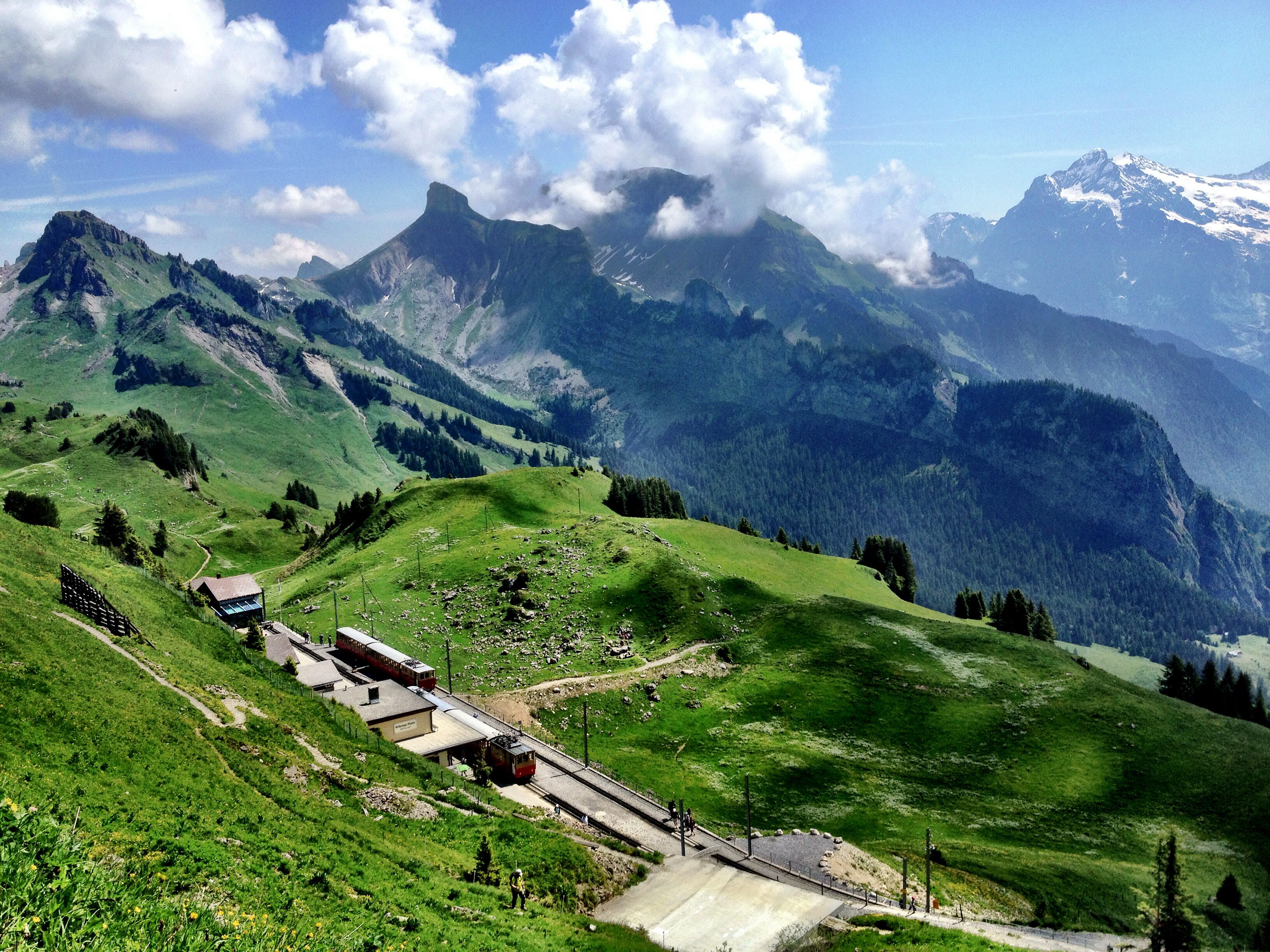 https://mdw-travel-data-us-east-1.s3.amazonaws.com/img/country/Switzerland/Schynige-Platte/img_00.jpg
