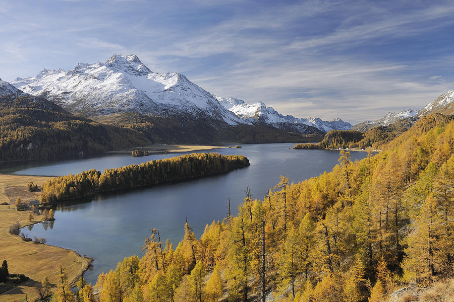 https://mdw-travel-data-us-east-1.s3.amazonaws.com/img/country/Switzerland/Sils-Lake/img_01.jpg