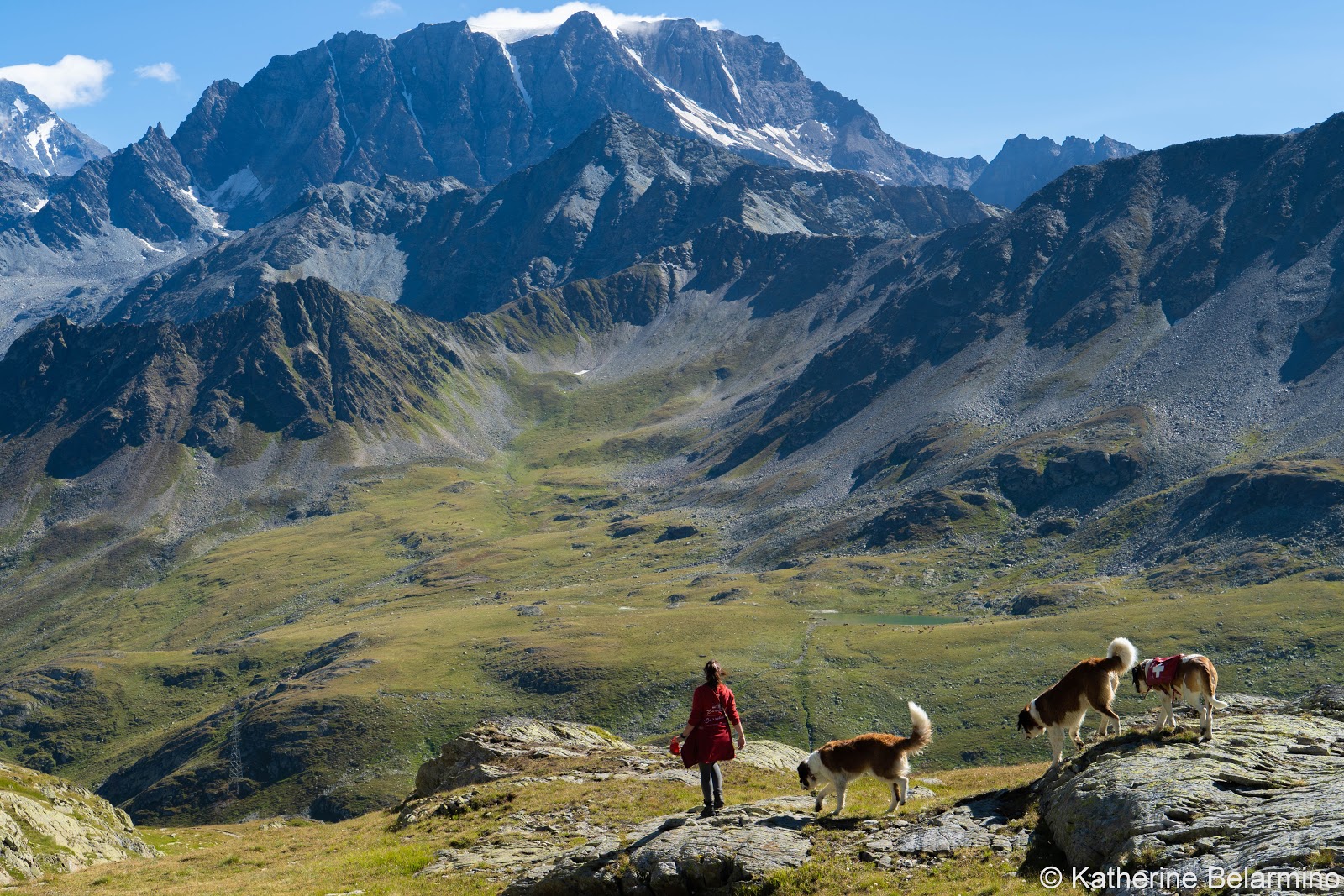https://mdw-travel-data-us-east-1.s3.amazonaws.com/img/country/Switzerland/St-Bernard-Pass/img_03.jpg