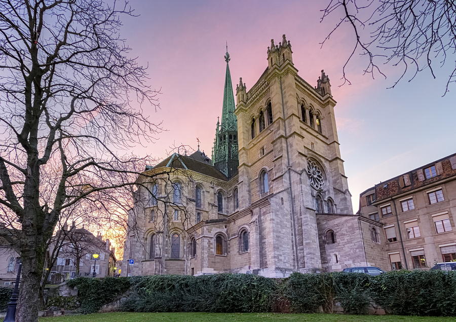 https://mdw-travel-data-us-east-1.s3.amazonaws.com/img/country/Switzerland/St-Pierre-Cathedral/img_02.jpg