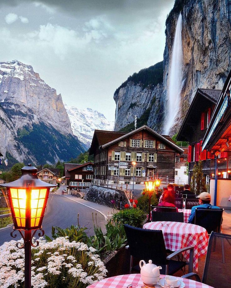https://mdw-travel-data-us-east-1.s3.amazonaws.com/img/country/Switzerland/Staubbach-Falls/img_00.jpg