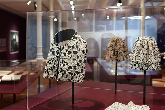 https://mdw-travel-data-us-east-1.s3.amazonaws.com/img/country/Switzerland/Textile-Museum-of-St-Gallen/img_00.jpg