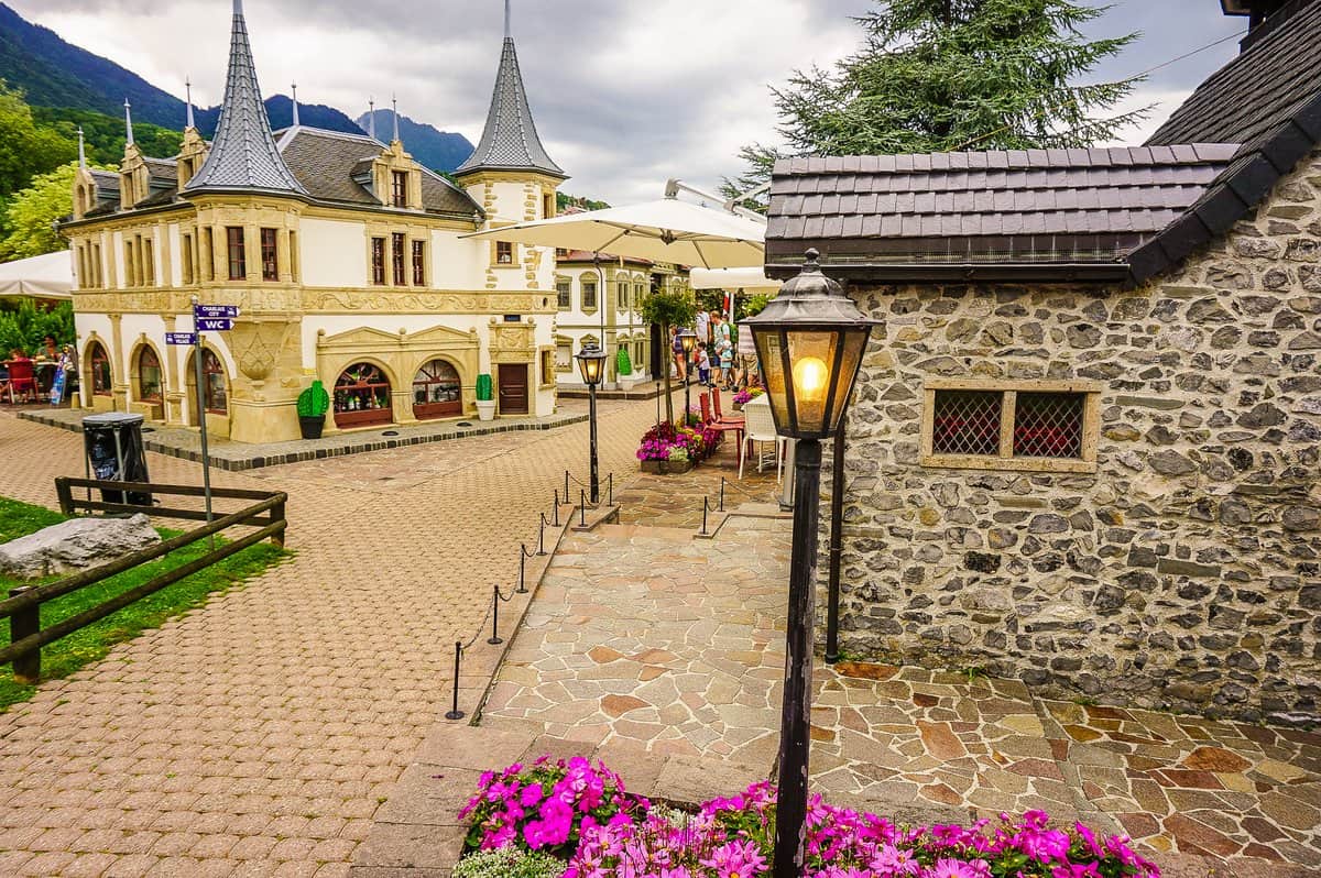 https://mdw-travel-data-us-east-1.s3.amazonaws.com/img/country/Switzerland/The-Swiss-Vapeur-Parc/img_01.jpg