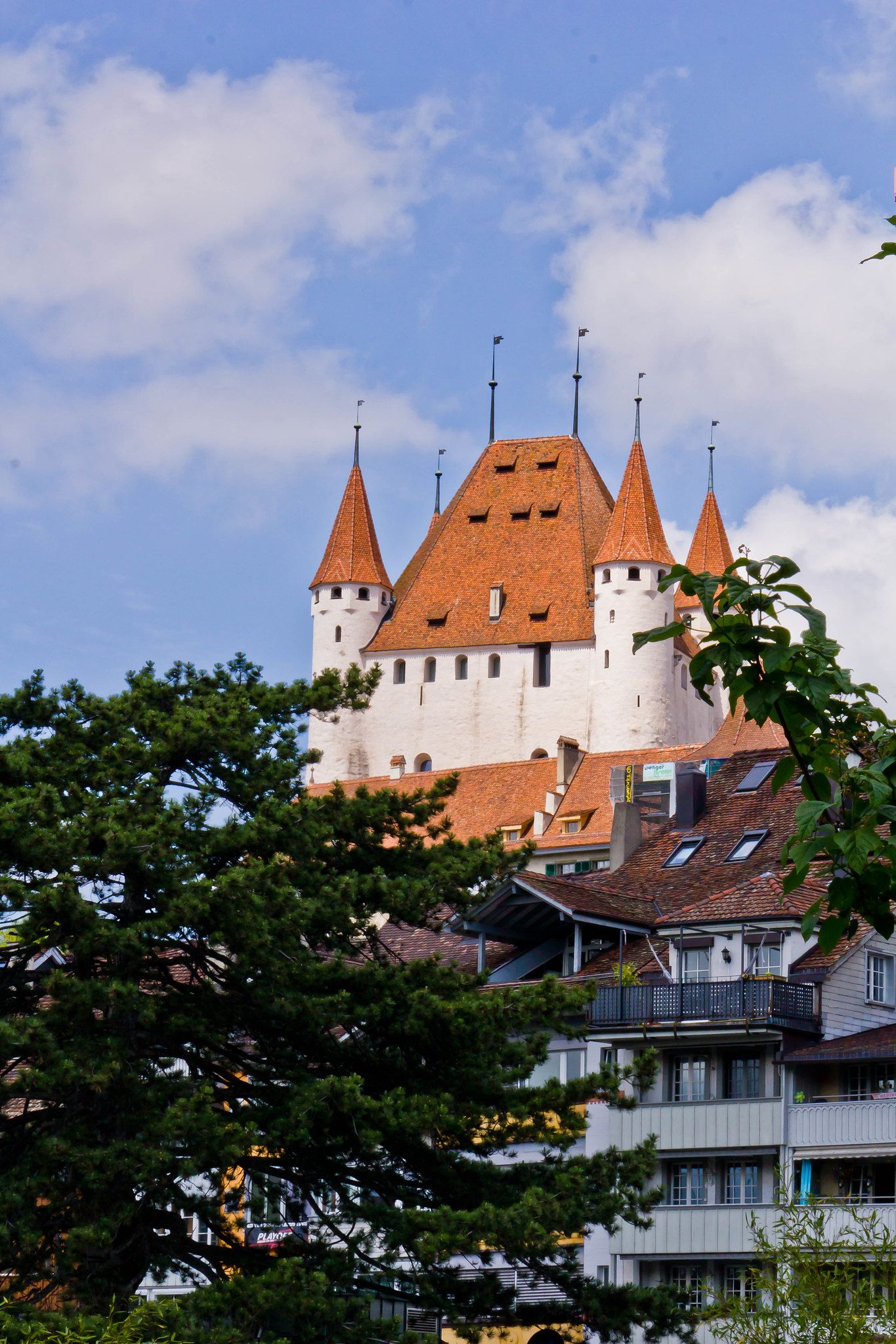 https://mdw-travel-data-us-east-1.s3.amazonaws.com/img/country/Switzerland/Thun-Castle/img_03.jpg