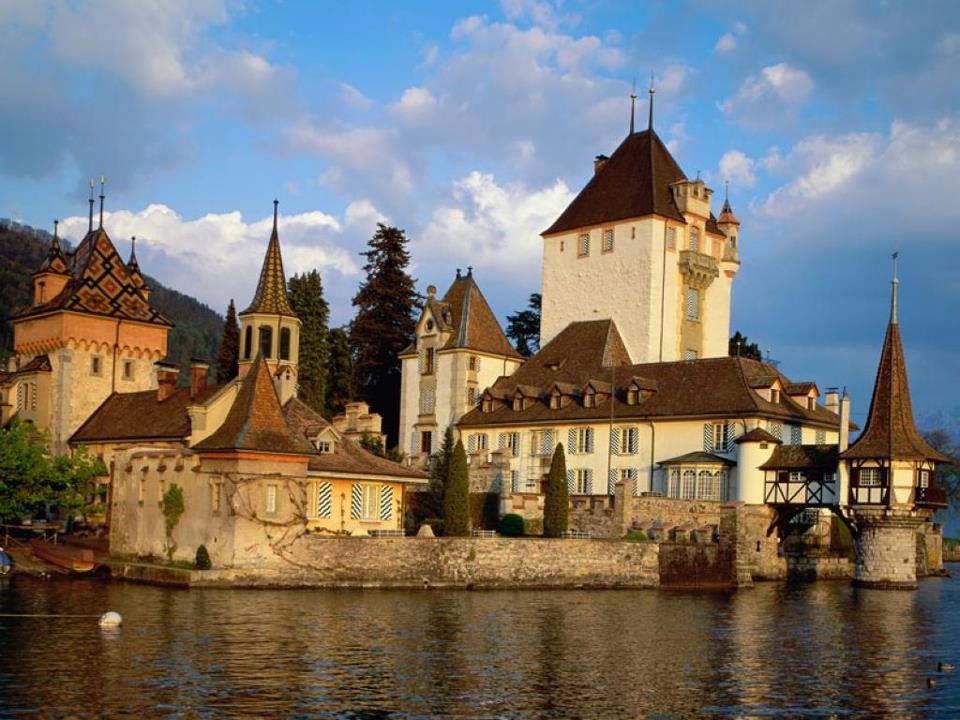 https://mdw-travel-data-us-east-1.s3.amazonaws.com/img/country/Switzerland/Thun-Oberhofen-Ship/img_00.jpg