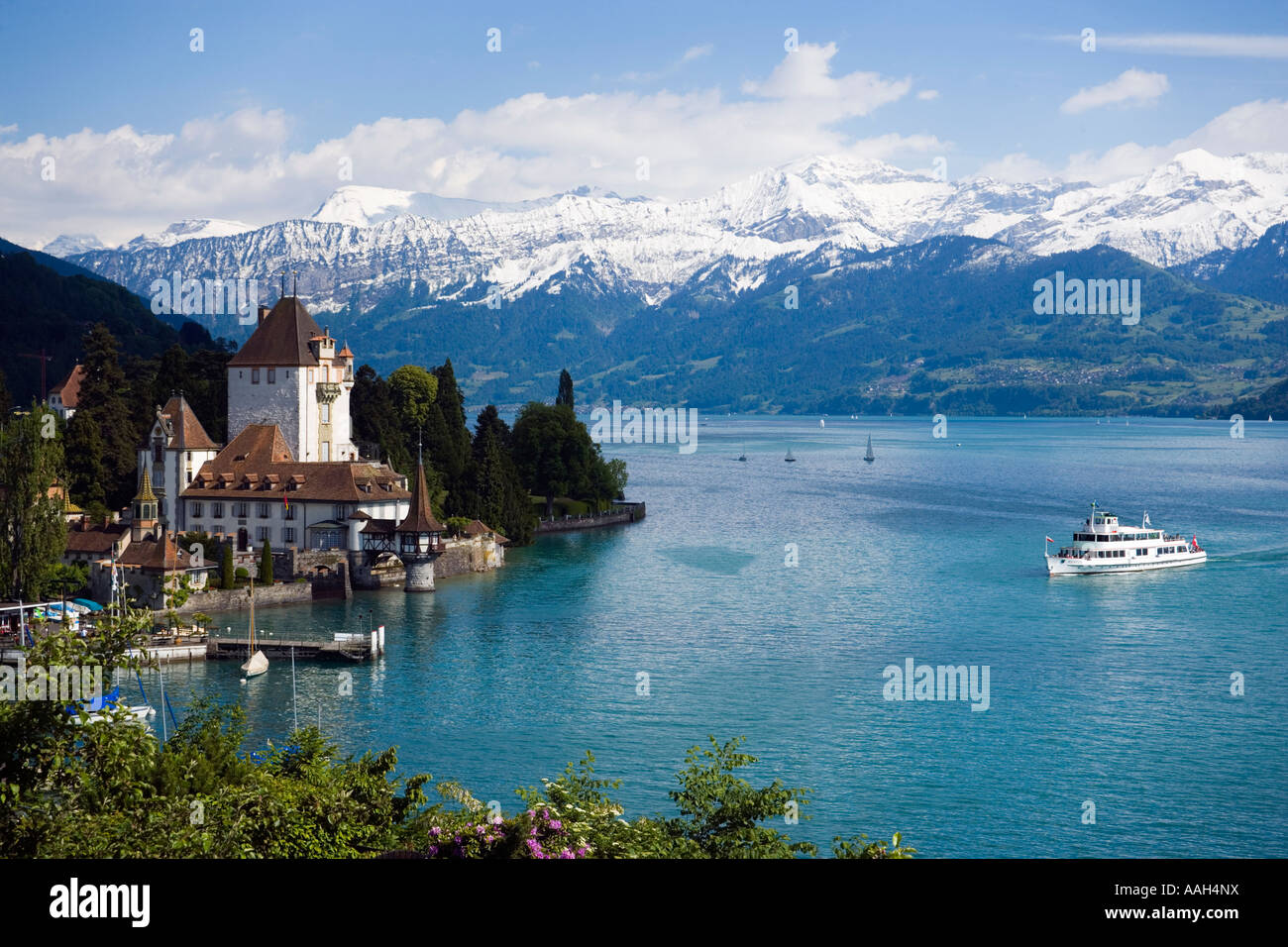 https://mdw-travel-data-us-east-1.s3.amazonaws.com/img/country/Switzerland/Thun-Oberhofen-Ship/img_02.jpg