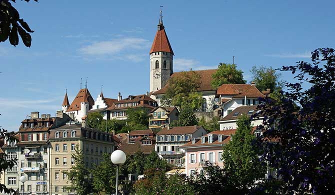 https://mdw-travel-data-us-east-1.s3.amazonaws.com/img/country/Switzerland/Thun-Stadtkirche/img_02.jpg