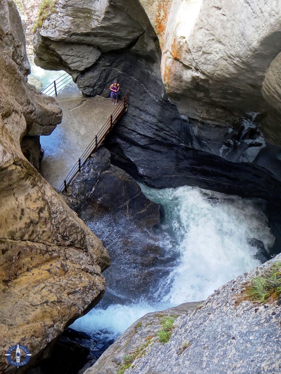 https://mdw-travel-data-us-east-1.s3.amazonaws.com/img/country/Switzerland/Trummelbach-Falls/img_00.jpg