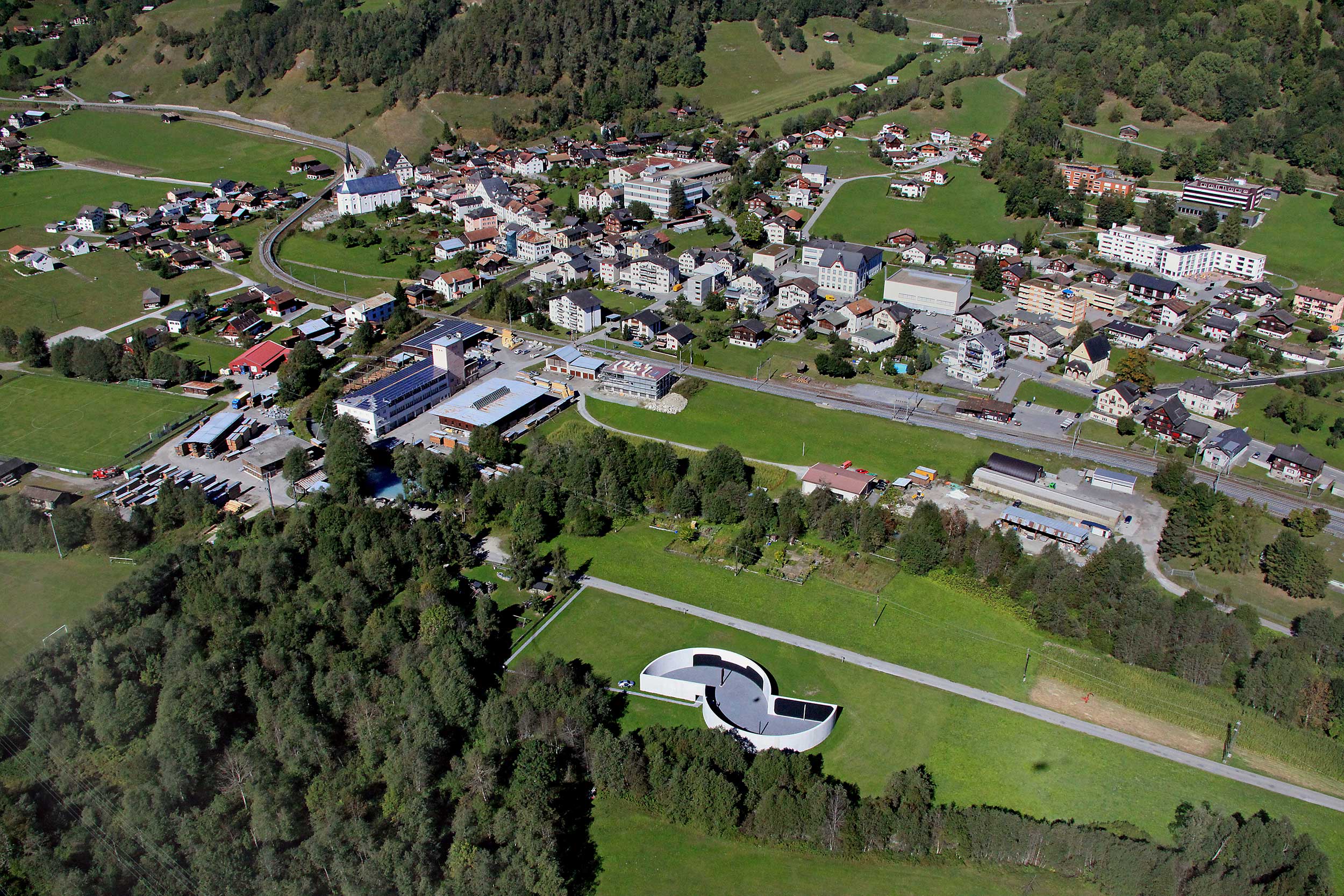 https://mdw-travel-data-us-east-1.s3.amazonaws.com/img/country/Switzerland/Trun/img_02.jpg