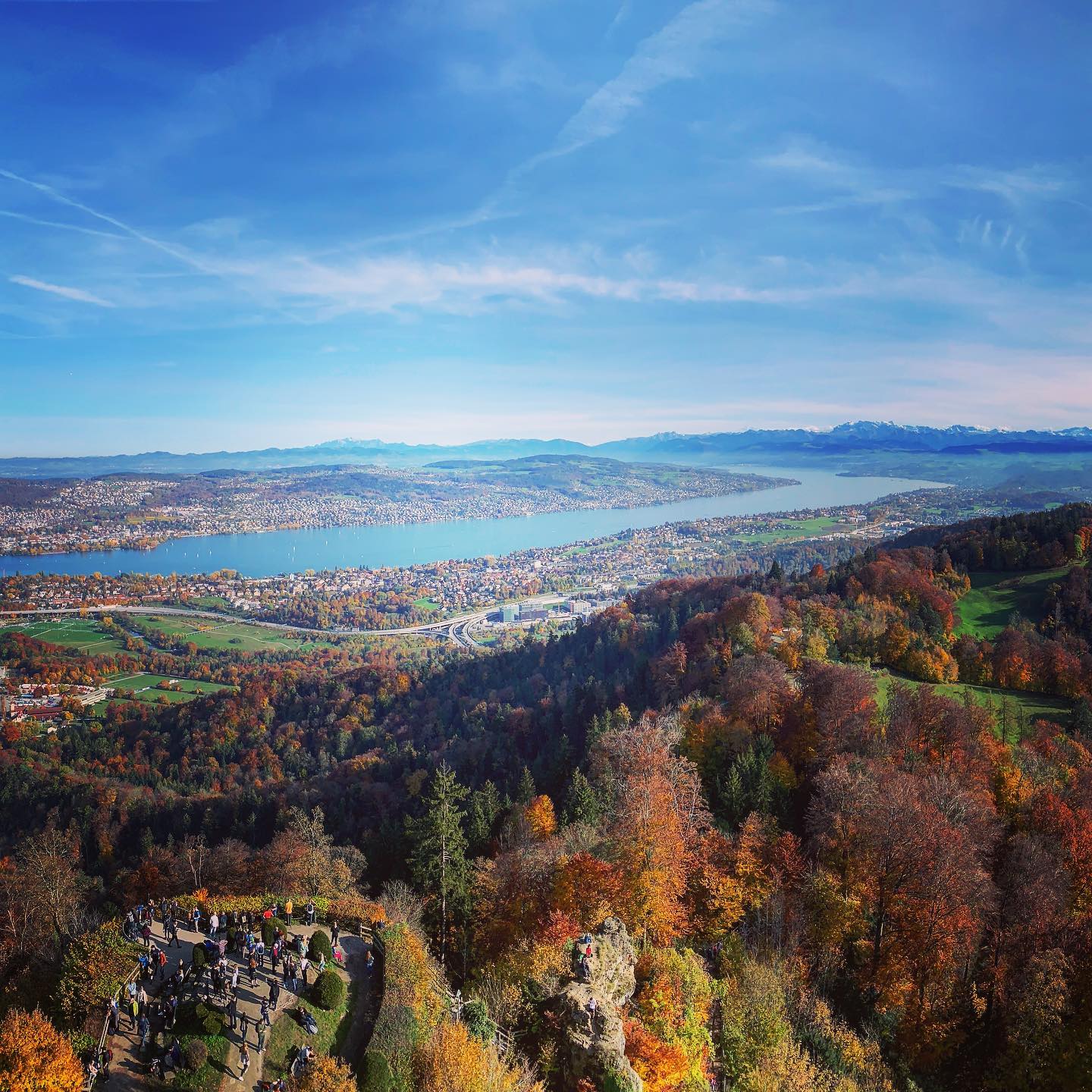 https://mdw-travel-data-us-east-1.s3.amazonaws.com/img/country/Switzerland/Uetliberg-Mountain/img_00.jpg