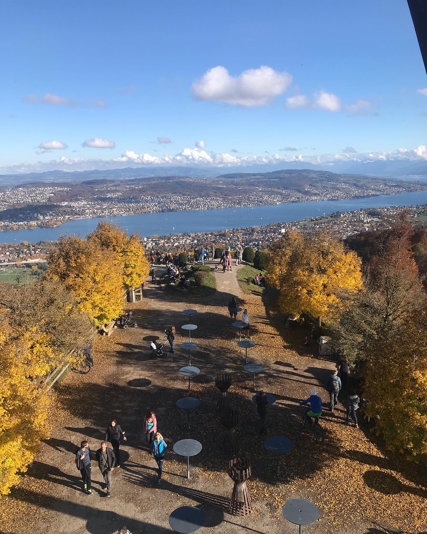 https://mdw-travel-data-us-east-1.s3.amazonaws.com/img/country/Switzerland/Uetliberg-Mountain/img_01.jpg