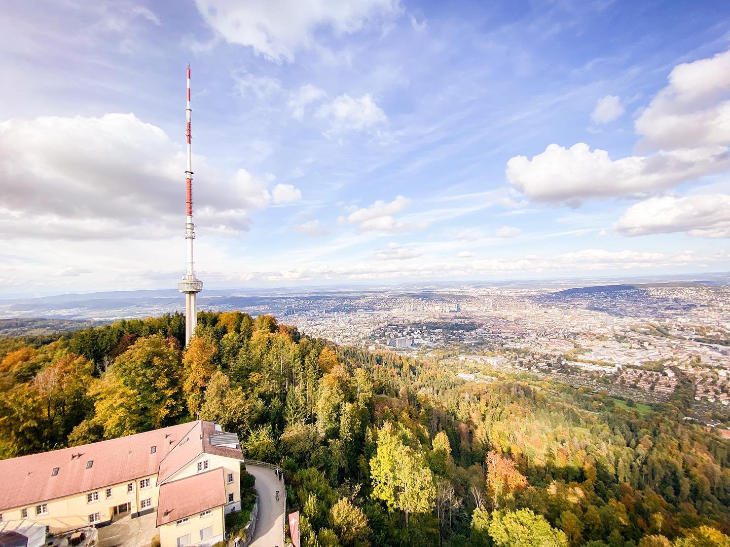 https://mdw-travel-data-us-east-1.s3.amazonaws.com/img/country/Switzerland/Uetliberg-Mountain/img_03.jpg