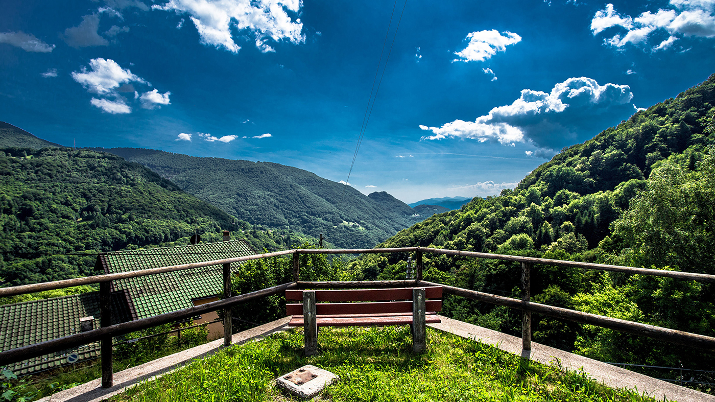 https://mdw-travel-data-us-east-1.s3.amazonaws.com/img/country/Switzerland/Val-Colla/img_02.jpg