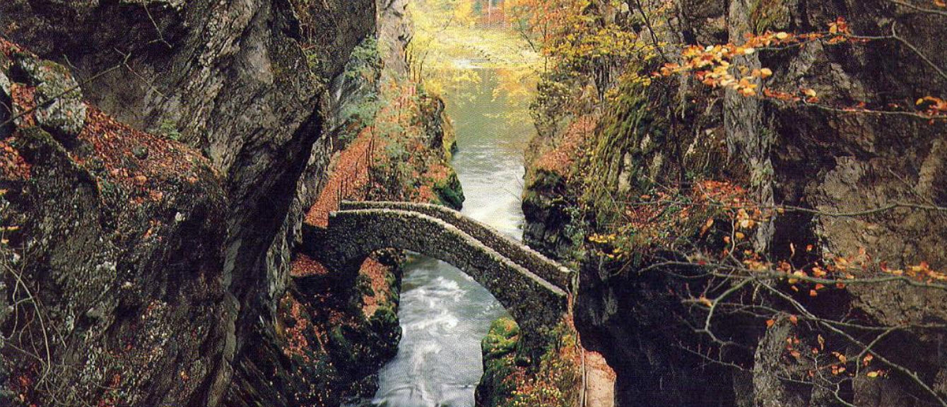 https://mdw-travel-data-us-east-1.s3.amazonaws.com/img/country/Switzerland/Val-de-Travers/img_00.jpg